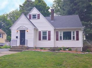 14 W View Ave, North Providence, RI 02911