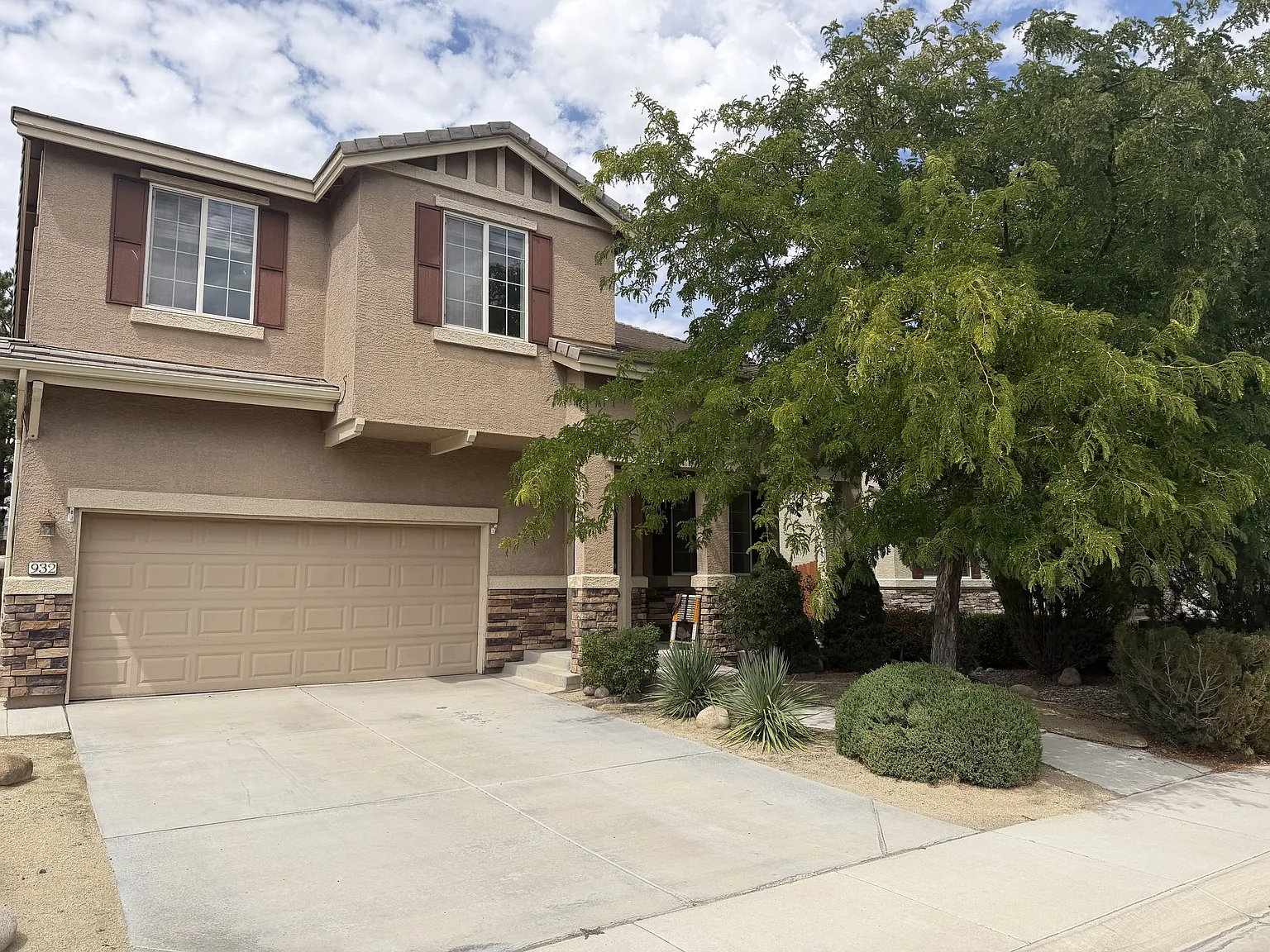 932 Lakeview Drive - 1 — Photo 1
