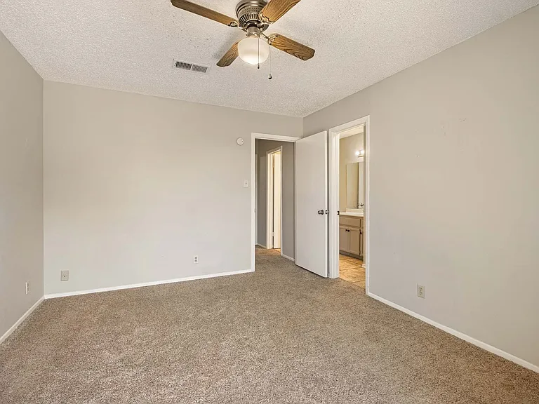 3904 Hudson Bend Rd #A — Photo 12