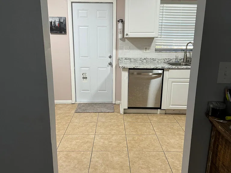 2016 S 10th St #C — Photo 15