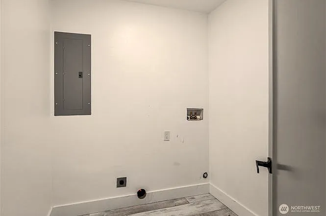 9402 Portland Ave E — Photo 14