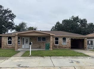624 Willowbrook Dr, Gretna, LA 70056