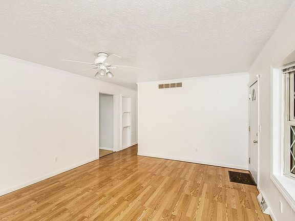 3rd image of 914 W Liberty St
