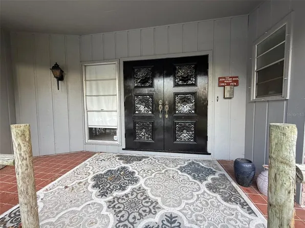 15300 Lake Iola Rd, Dade City, FL 33523