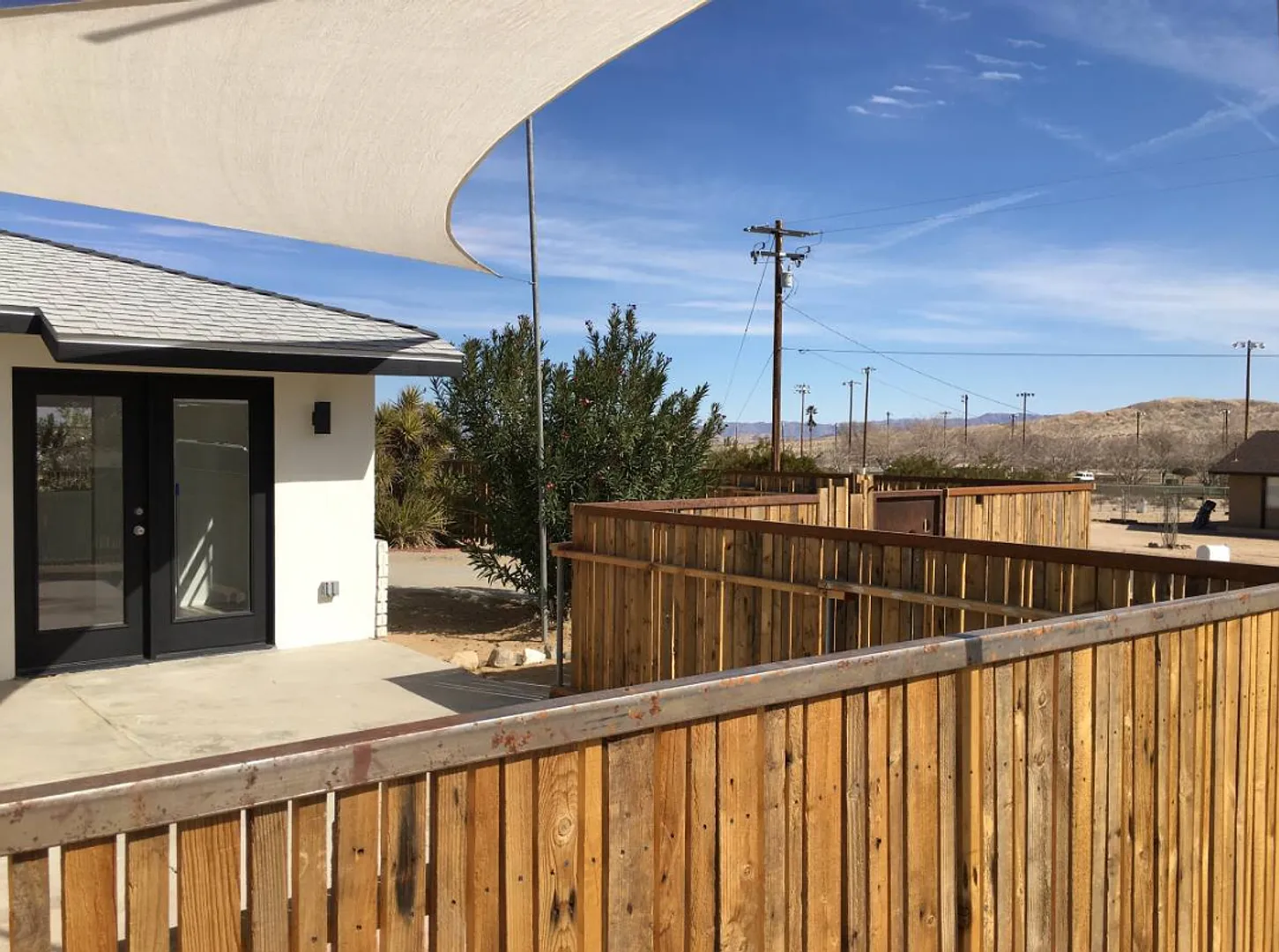 A 2 Bedroom 1 Bath Home With Art Studio — Photo 2