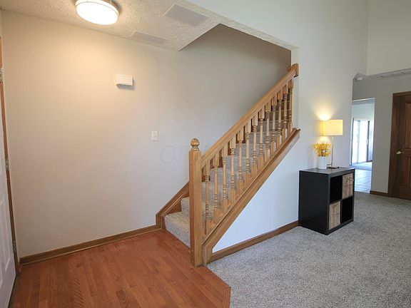 5th image of 486 Carver St