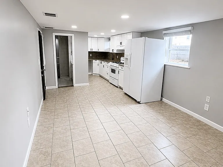 Winston Dr — Photo 6