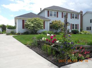 316 Summerhill Dr, Aurora, OH 44202