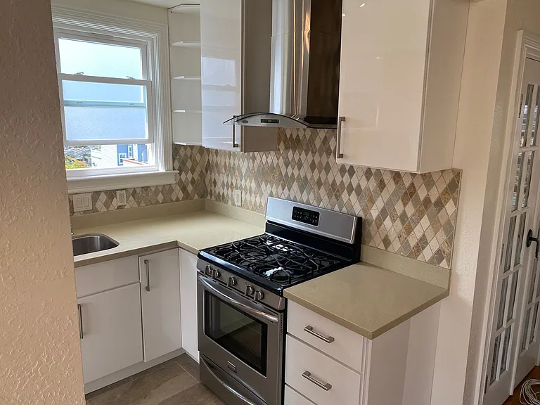 1572 Palou Ave — Photo 6