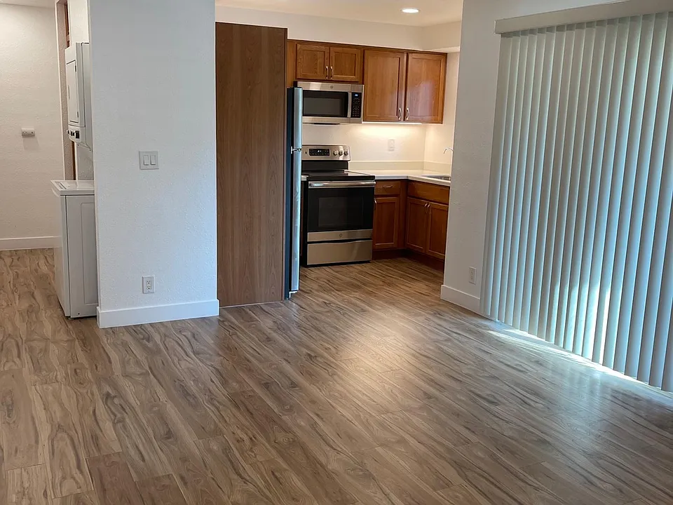 630 W 2nd Ave #16