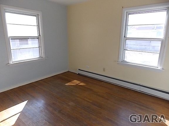 5th image of 119 W 6th St