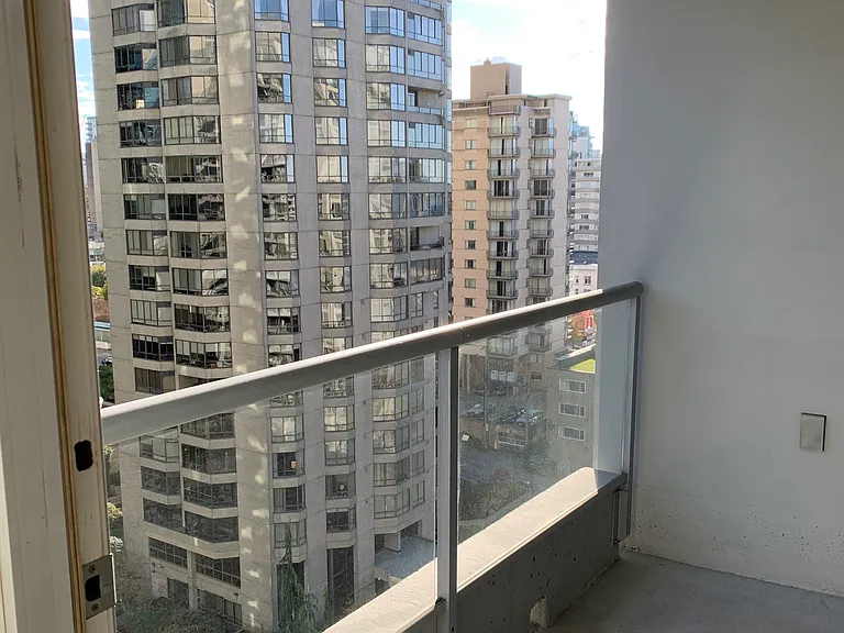 1420 Georgia St W — Photo 12