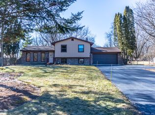 4N660 Brookside West Dr, St Charles, IL