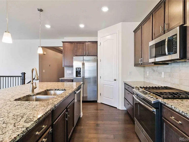 14700 Oslo Ave — Photo 10