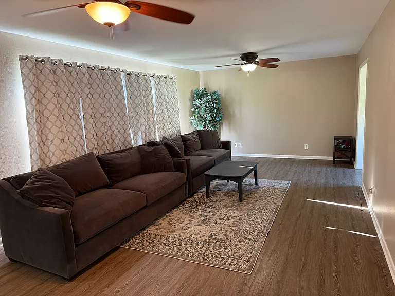 324 S Buchanan Ave — Photo 10