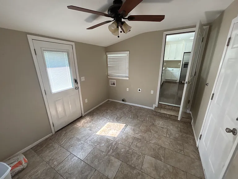 15 N College Ave — Photo 14