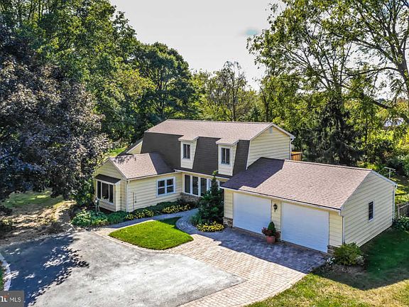 2nd image of 701 Willowdale Ln