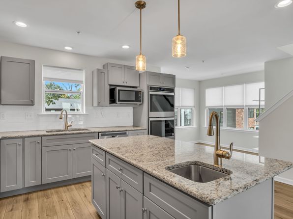 127 High Pointe Dr #31