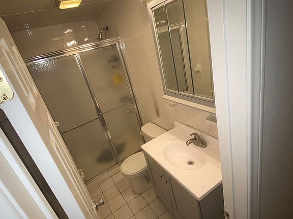 4th image of 617 Manhattan Ave #A2