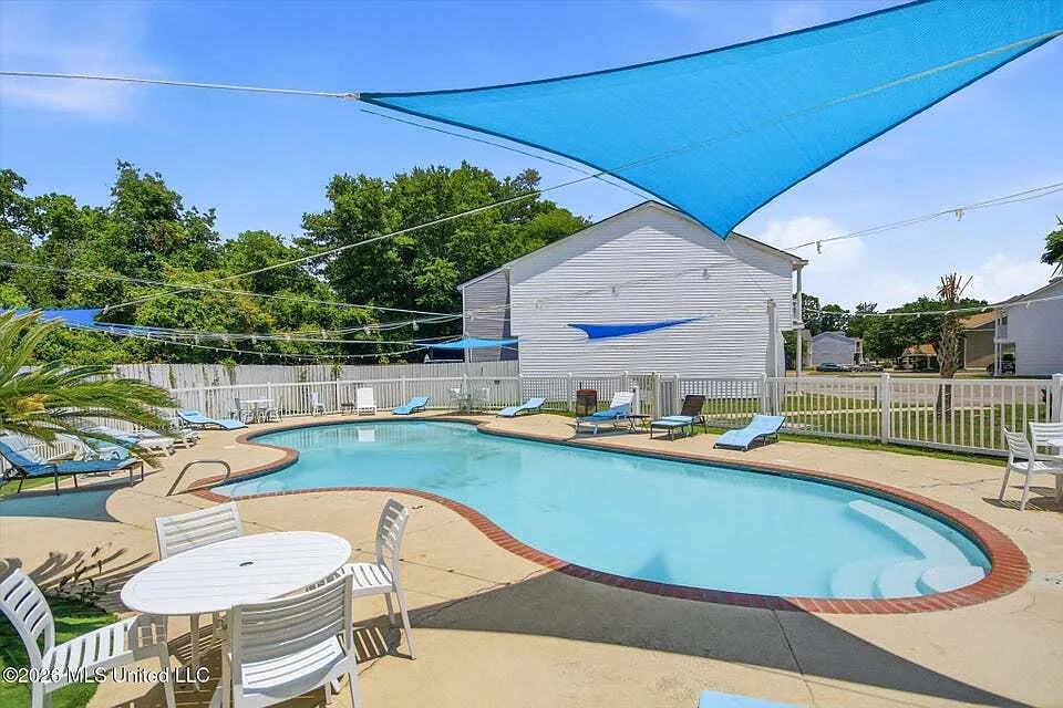 1283 Century Oaks Drive Unit B - B — Photo 4
