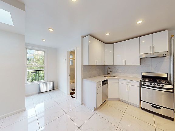 2nd image of 139 N 9th St APT 3R