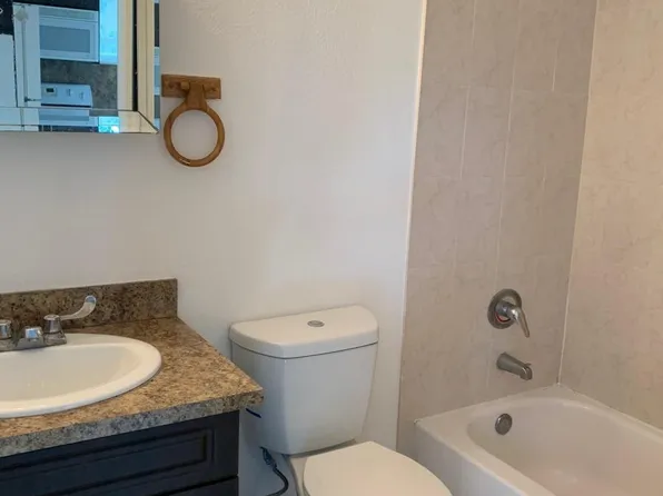 218 Fairmont Dr, Hermitage, PA 16148