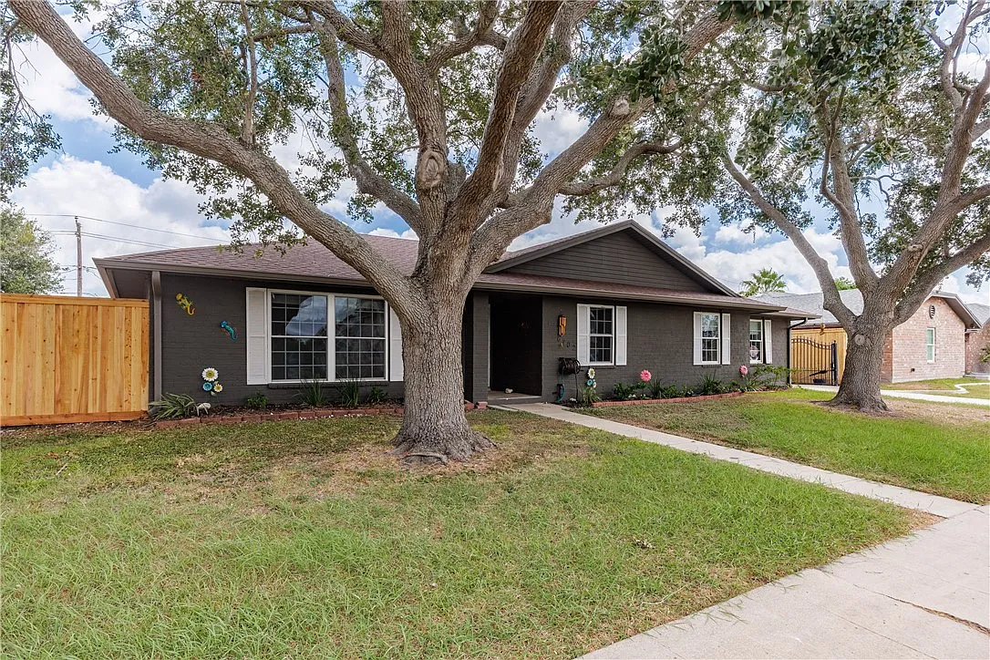 5 bed, 2.5 bath, 2767 sqft, $2,500 — Photo 1