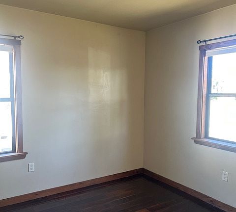 3rd image of 1554 W 218th St