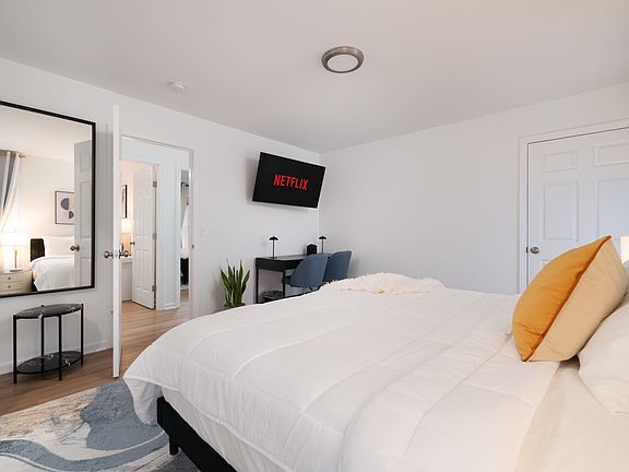 Primary bedroom overview