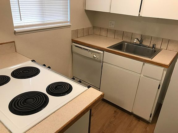 4th image of 554 6th St #3