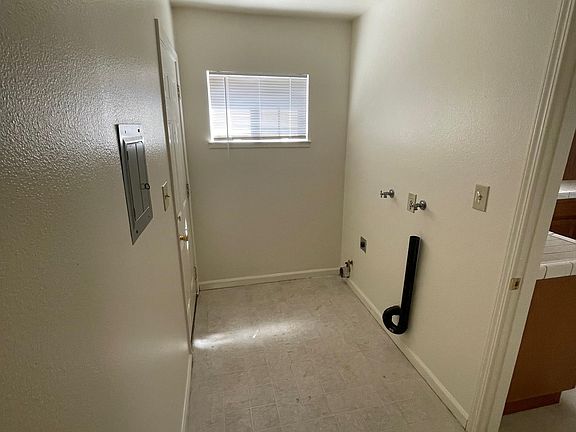 2nd image of 567 El Camino Ave