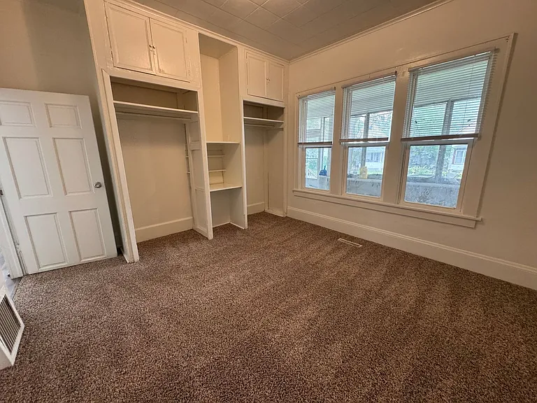 661 Orange Ave E. — Photo 12