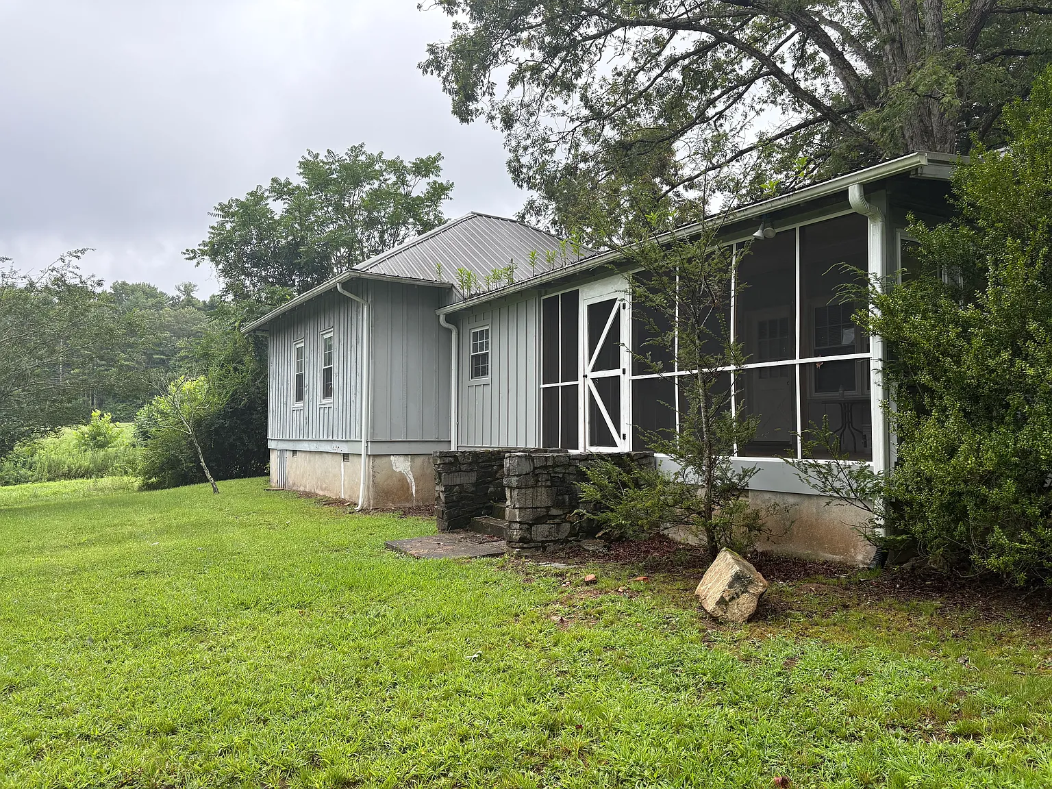 2 bed, 1140 sqft, $1,600 — Photo 2