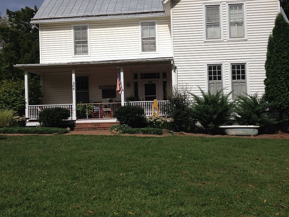 1st image of 206 Holly Hill St #B