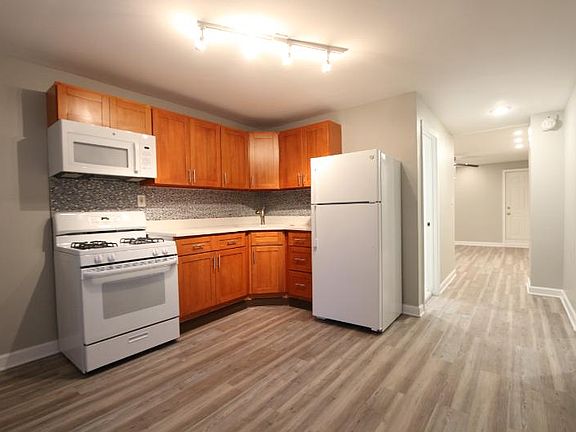 2nd image of 2029 W 21st Pl APT 1R