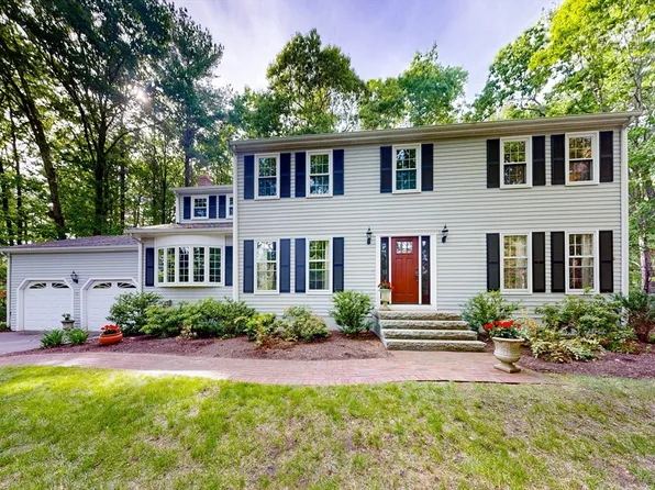 13 Garry Dr, Medfield, MA 02052