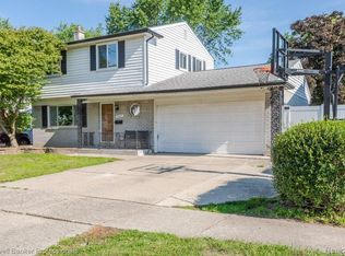 22080 Bernard St, Taylor, MI 48180