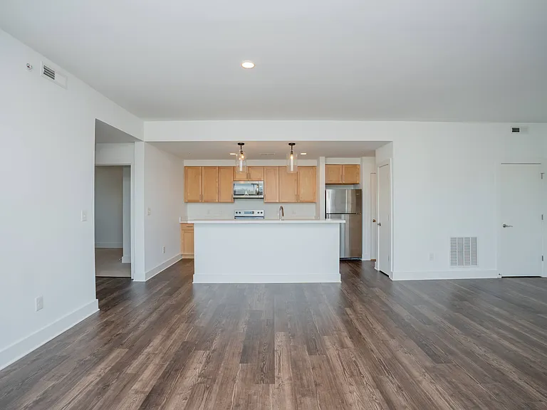 Riverside Village Apartments — Photo 111