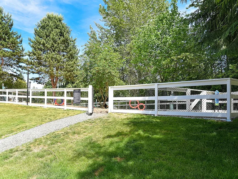 Bradley Park Apartments — Photo 43