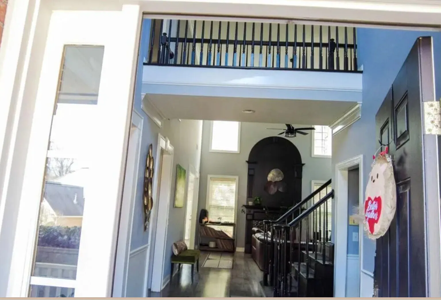 Convenient Location, Comfortable Living and Workspace — Photo 1
