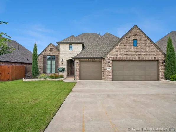 812 N 88th St, Broken Arrow, OK 74014
