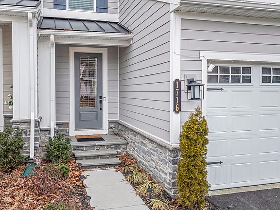3rd image of 1716 Frost Ln