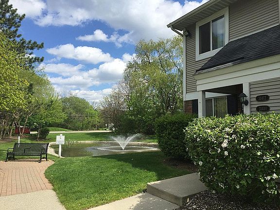 Entrance W/Fountain