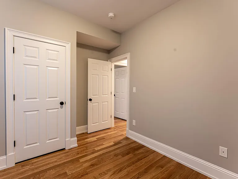 305 W 3rd St #2 — Photo 21