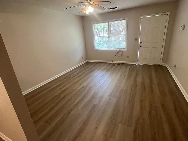 721-723 Jackson View Road — Photo 3