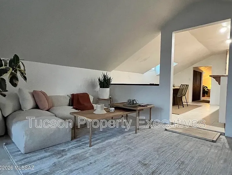1 bed, 1.0 bath, 800 sqft, $1,350 — Photo 2