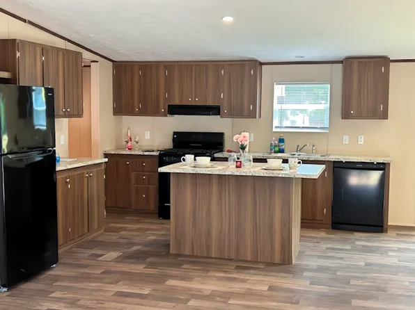 82 Deerwood Park, Centralia, IL 62801