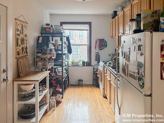 3rd image of 1751 W Ainslie St #2