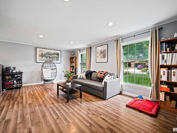 2nd image of 6912 N Fox Point Dr