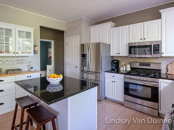 4th image of 4700 Meadow Lake Dr SE